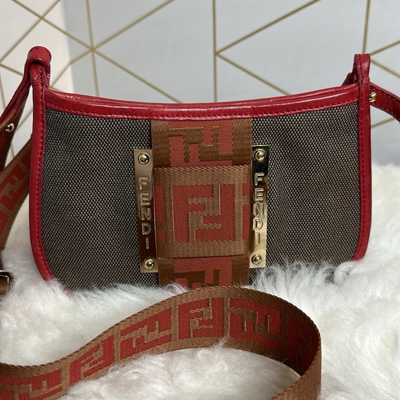 💯Authentic Fendi Crossbody Bag🍀 - Picture 3 of 16